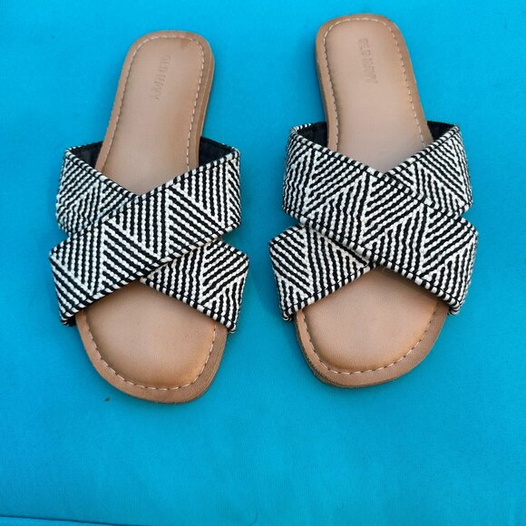 Old Navy Shoes - Women's Old Navy Sandals, size 7